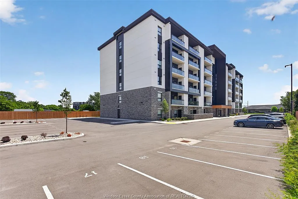 2 bed, 2.0 bath, 965 sqft, $2,300 — Photo 2