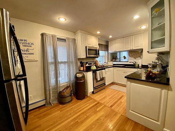 4th image of 143 Longwood Ave APT 2