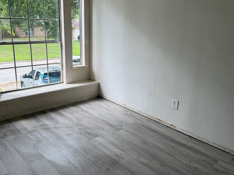 2010 Lexington Woods Dr — Photo 6