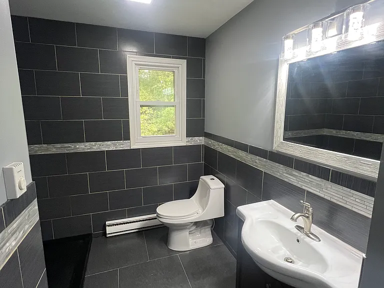 1039 Meade Ct — Photo 3