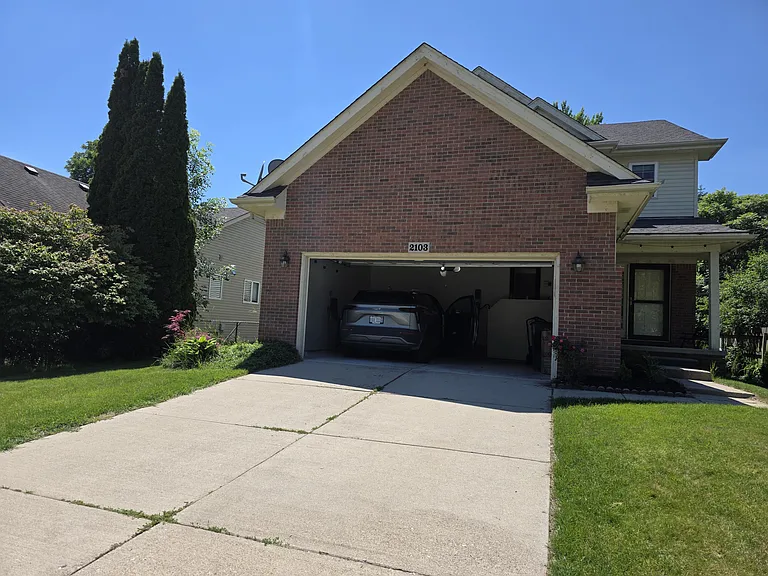 2103 Enterprise Dr — Photo 2
