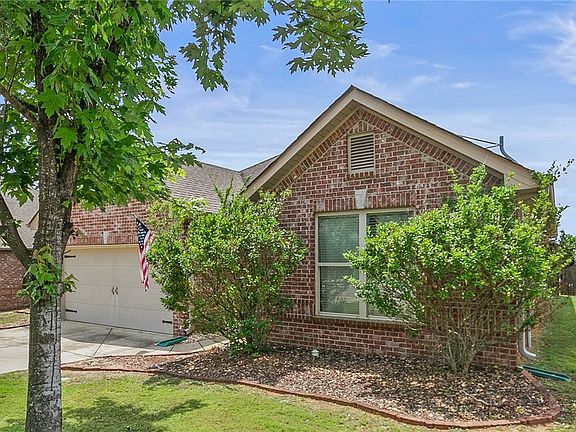2nd image of 2744 Lily Cir