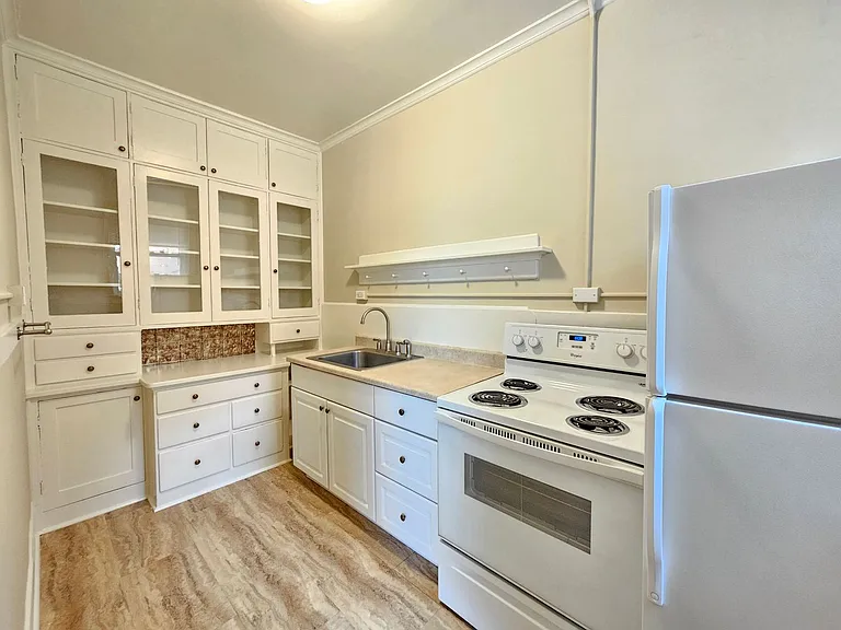 Knickerbocker Apartments — Photo 41