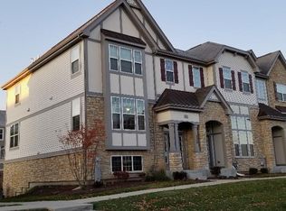 332 Sype Dr, Carol Stream, IL 60188