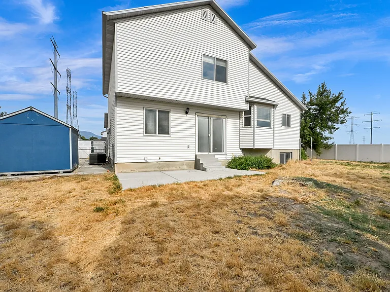 5991 S 3260 W — Photo 5