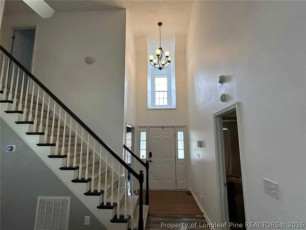 4 bed, 2.5 bath, 2084 sqft, $2,000 — Photo 2
