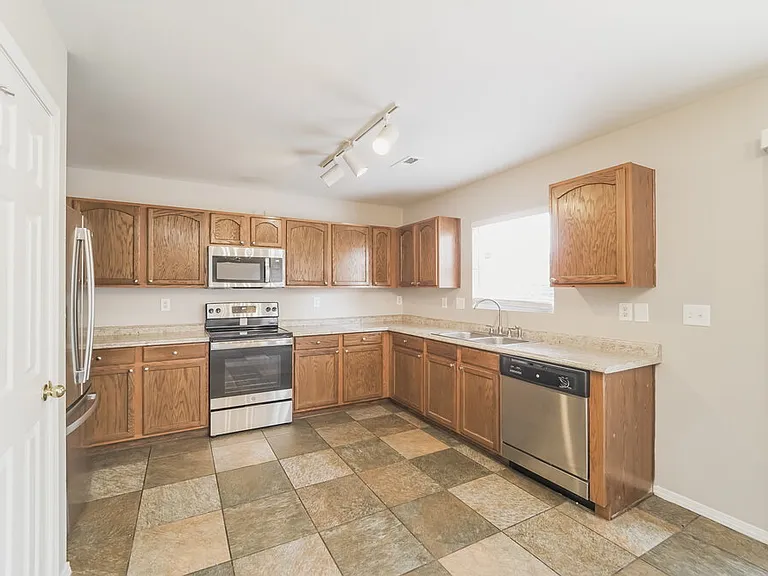 12205 Hamilton Jones Dr — Photo 9