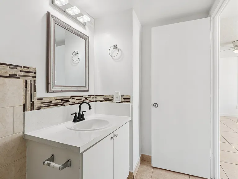 2 Bed 2 Bath Unit