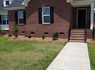 516 Amberdale Cir E, Lumberton, NC 28358
