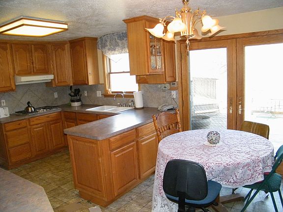 Kitchen and breakfast nook