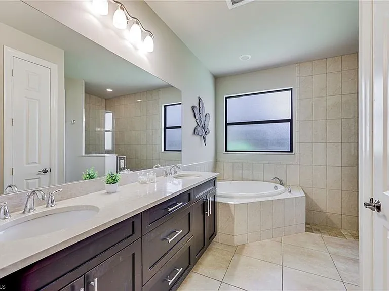 1221 Briarwood Ct — Photo 10