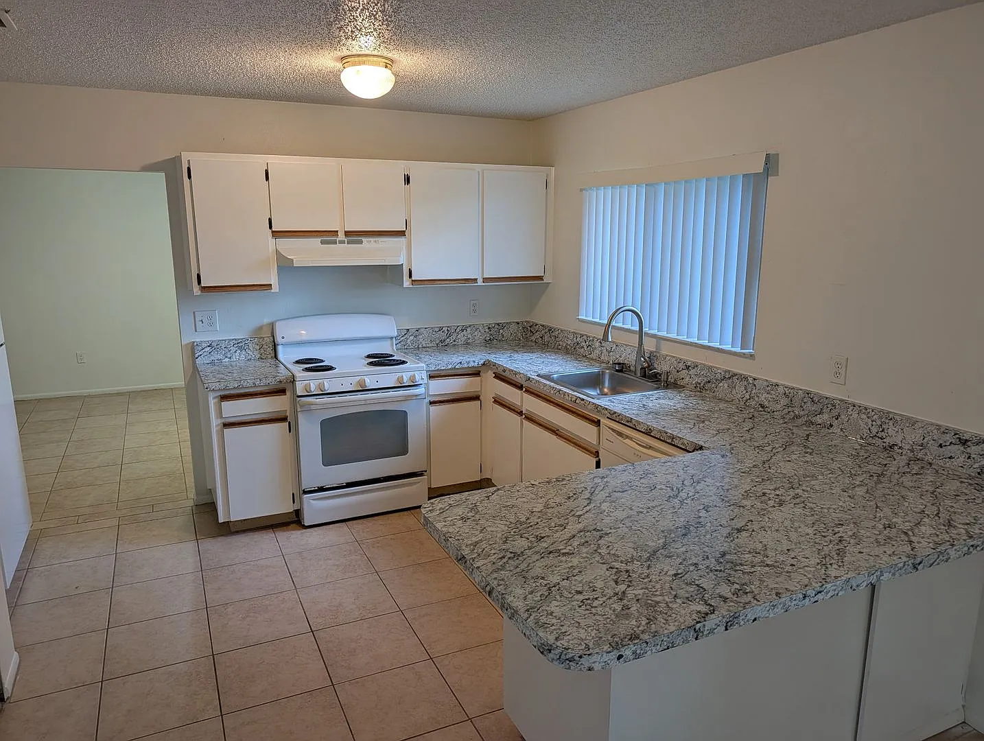 NW Palm Bay with city water!! — Photo 2