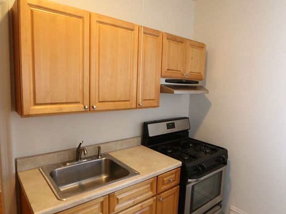 3rd image of 555 Ovington Ave #B36