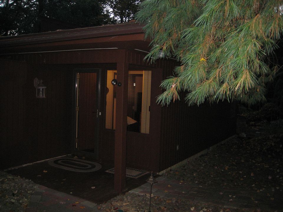 1st image of 17 Charnwood Dr