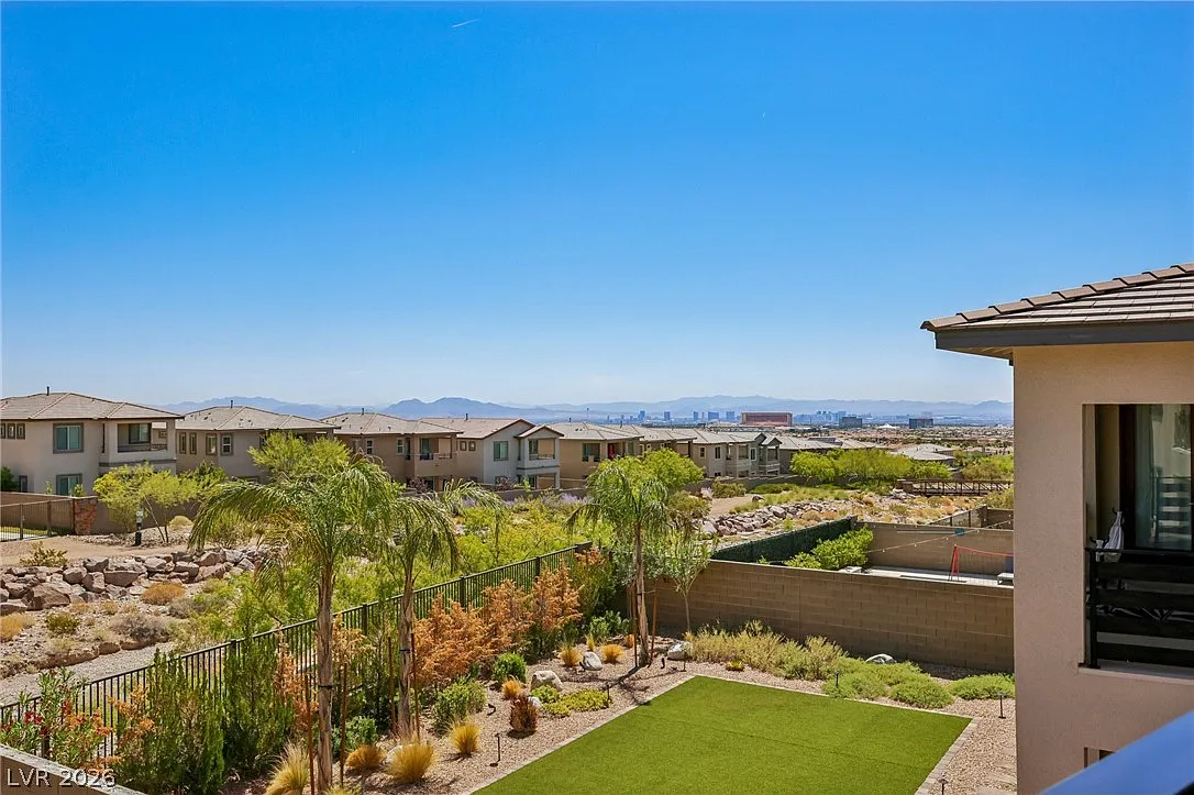 4 bed, 4.5 bath, 3191 sqft, $4,800 — Photo 2