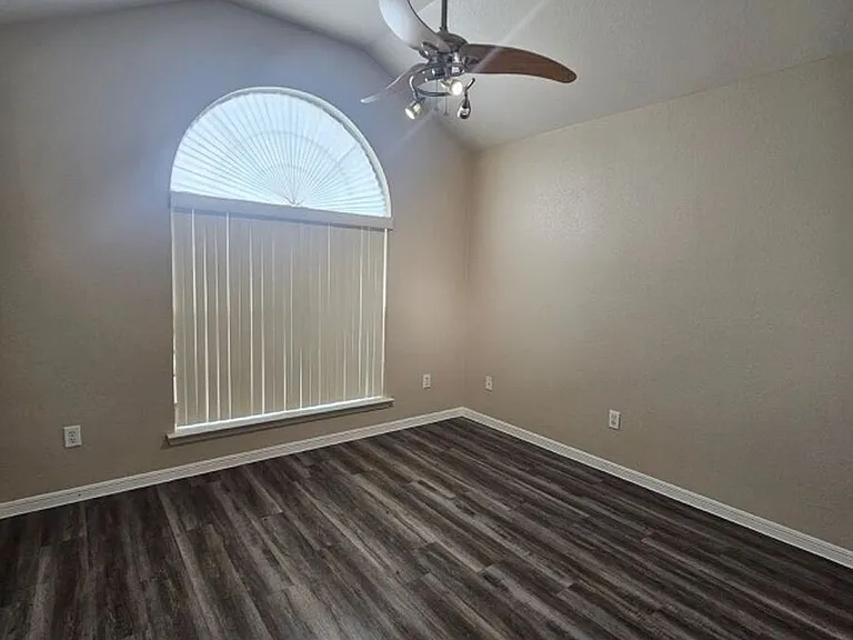 4410 Hank Dr — Photo 14