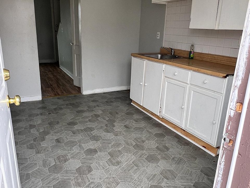 1st image of 23 Boswell Pl #23