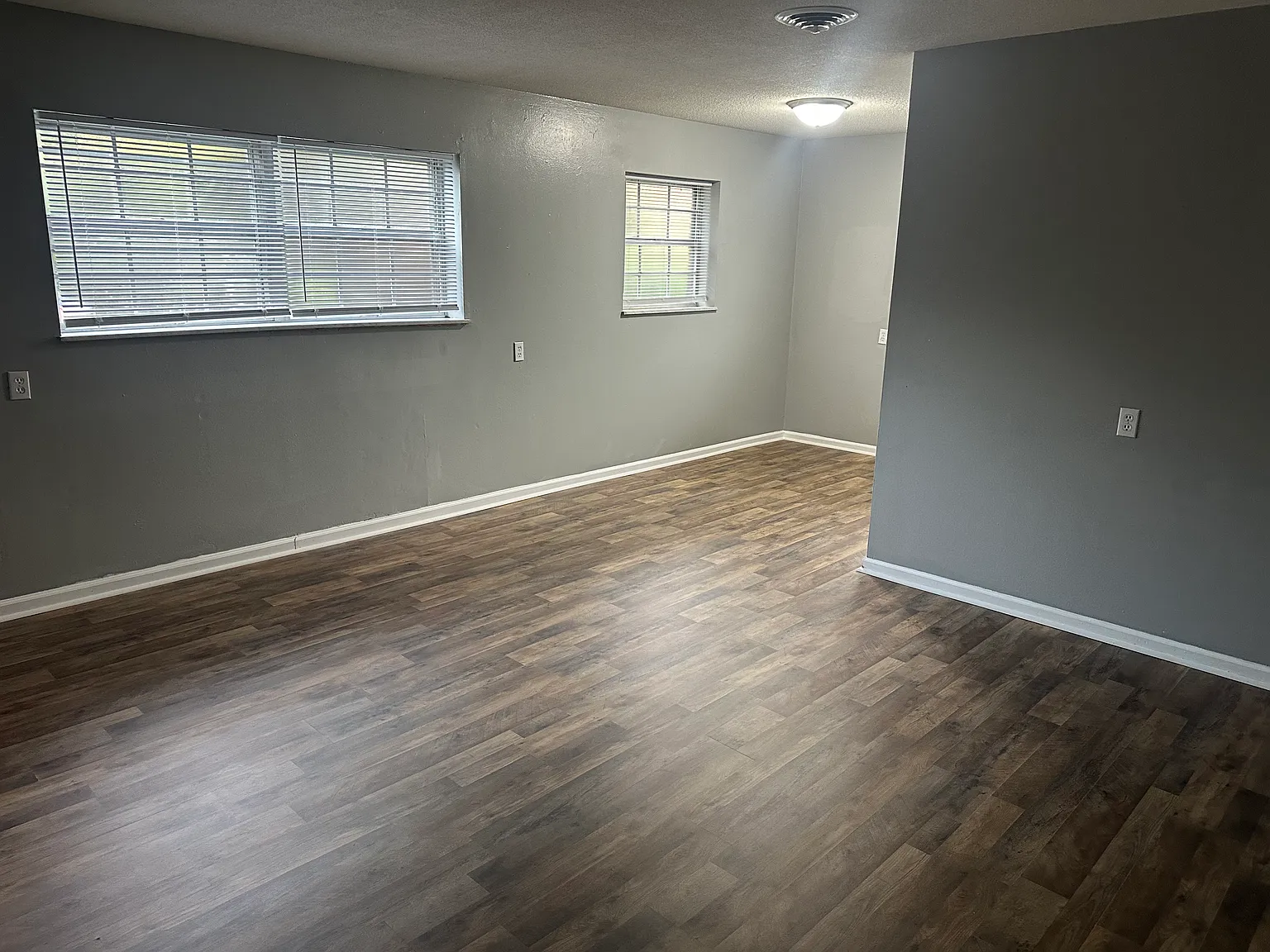 2 bed, 875 sqft, $1,200 — Photo 2