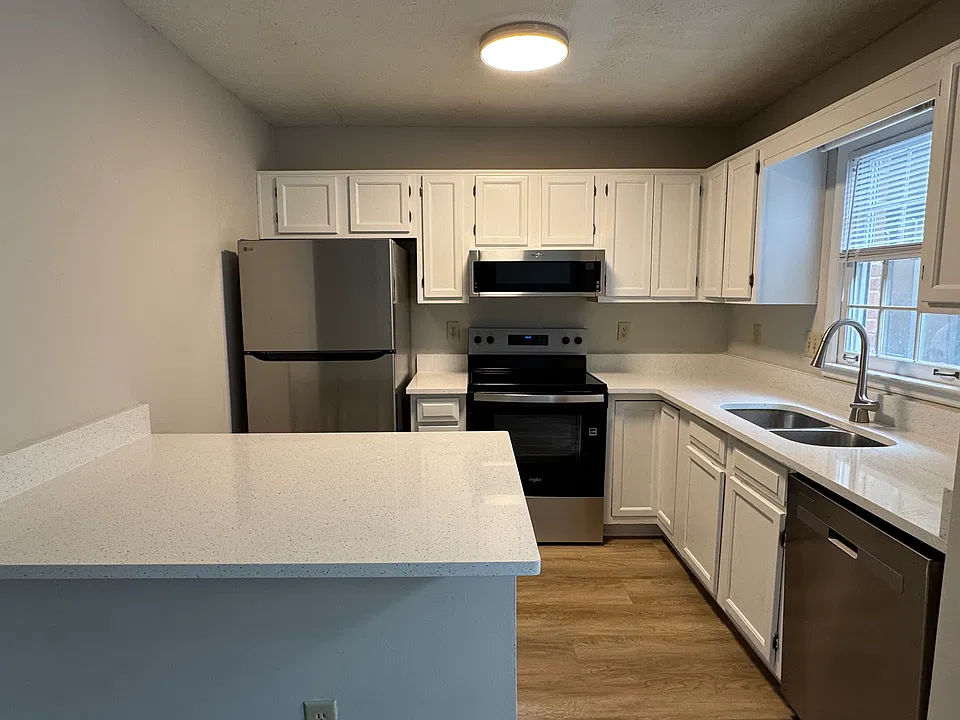 3513 Nutmeg Dr