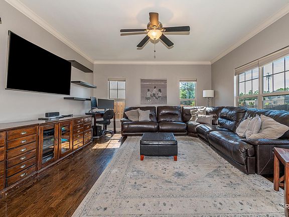 5th image of 447 Arbor Ln