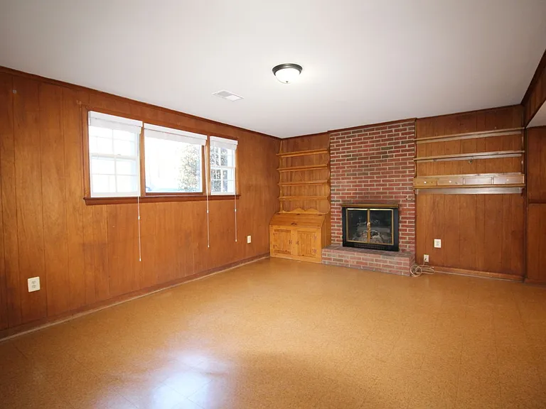 316 Patrick St SW — Photo 23