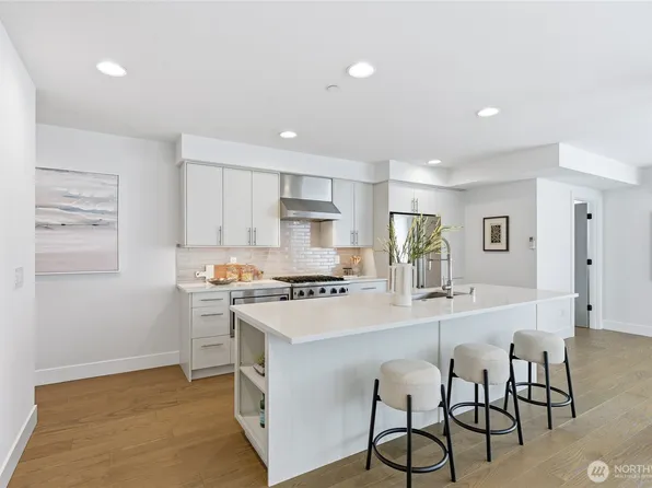 10712 SE 2nd Street, Bellevue, WA 98004