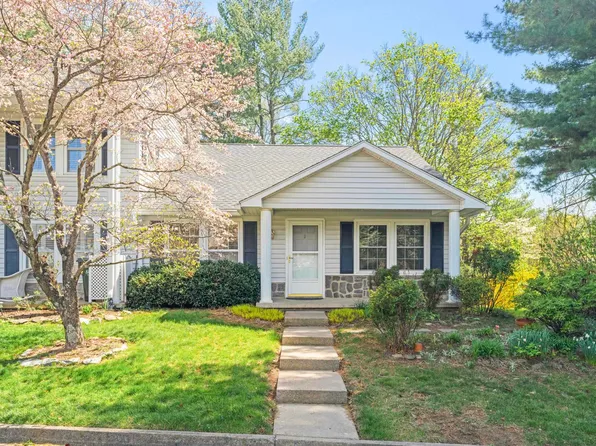 1 Shannon Pl, Staunton, VA 24401