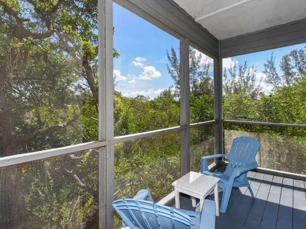 511 Forest Way #511, Longboat Key, FL 34228