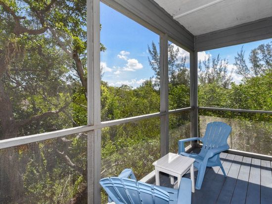 511 Forest Way #511, Longboat Key, FL 34228