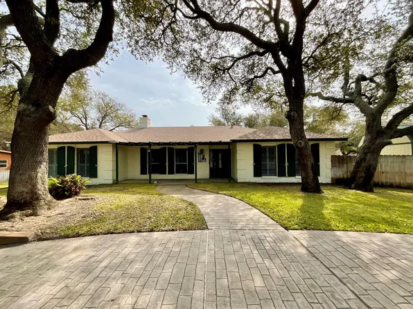 959 S Lamont St, Aransas Pass, TX 78336