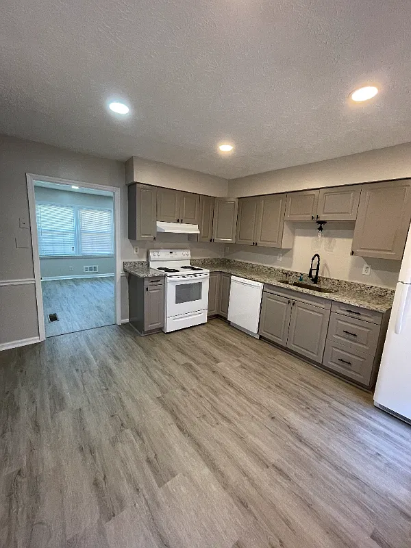 2 bed, 1.5 bath, 1200 sqft, $1,500 — Photo 2