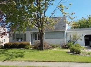 217 Lox Ct, Combined Locks, WI 54113