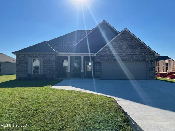 12131 Walker Rd, Ocean Springs, MS 39564