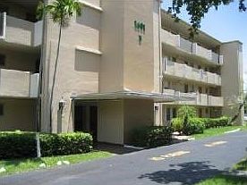 1st image of 1601 NE 191st St APT 208