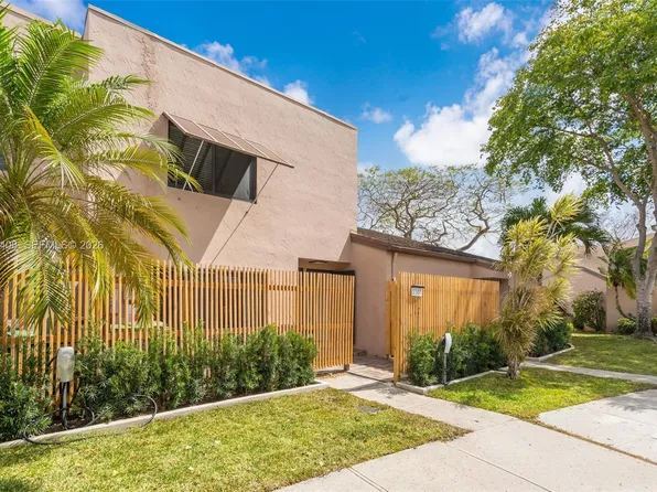 1305 NW 122nd Ter, Pembroke Pines, FL 33026