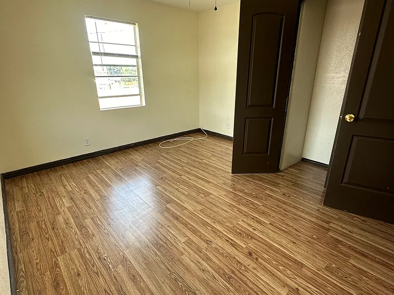 307 S Cox St #B — Photo 6
