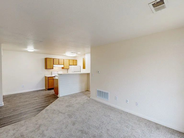 Lyons Gate Apartments — Photo 25