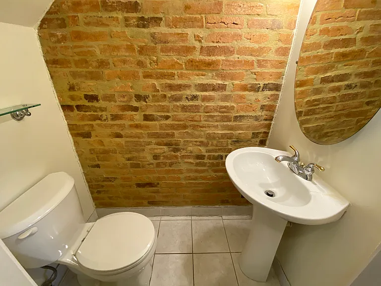 1122 K St NE — Photo 12