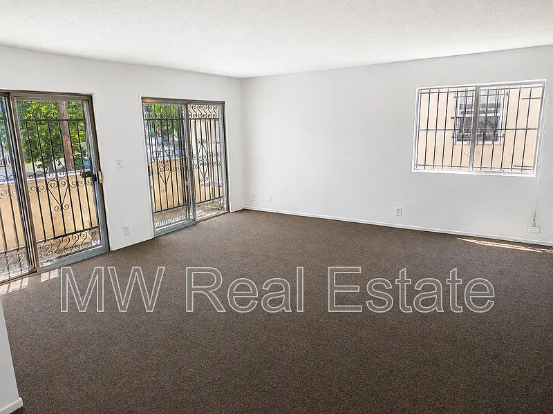 3 bed, 2.0 bath, 1200 sqft, $3,300 — Photo 2