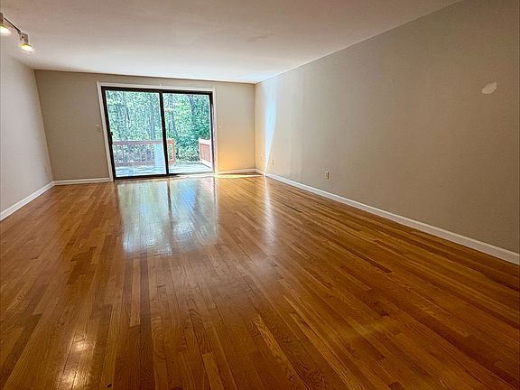 3rd image of 193 Camp St APT F3