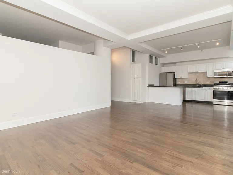 165 N Canal St #911 — Photo 11