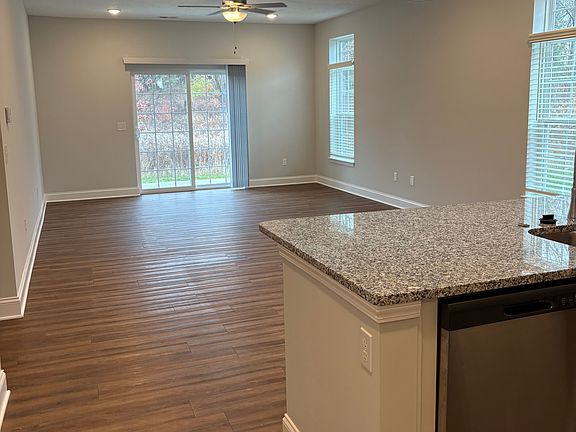 4th image of 136 Eastpointe Dr
