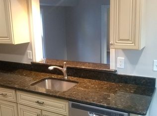 32 Pine St, Lakehurst, NJ 08733