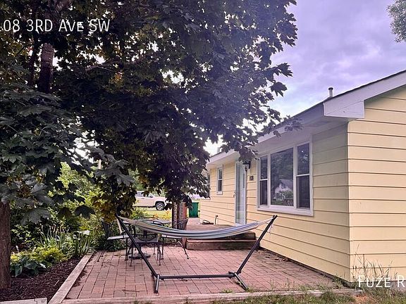 5th image of 108 3rd Ave SW