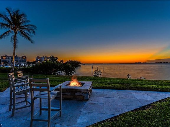 Home For Sale In WATER S EDGE AT PEPPERTREE POINTE