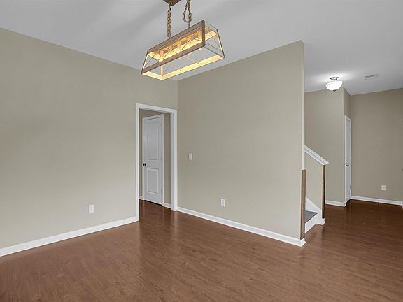 5th image of 157 Wingspan Way