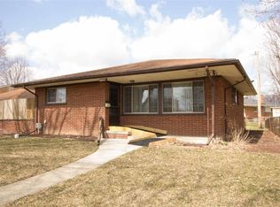 21049 Suffolk St, Clinton Township, MI 48035