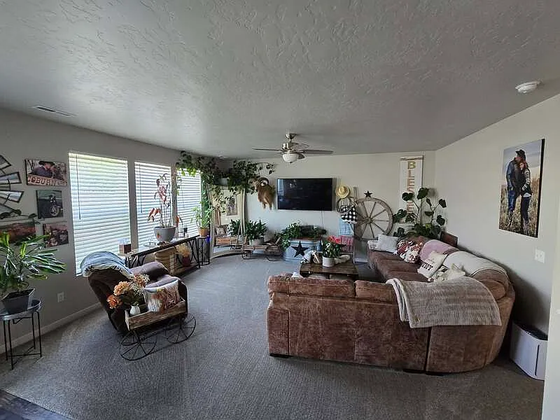 4 bed, 2.5 bath, 2697 sqft, $2,795 — Photo 2