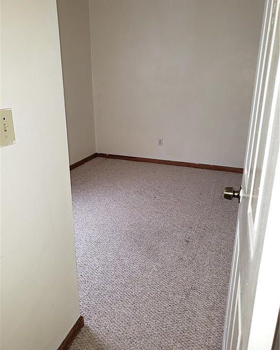 1st image of 907 Wickford Dr