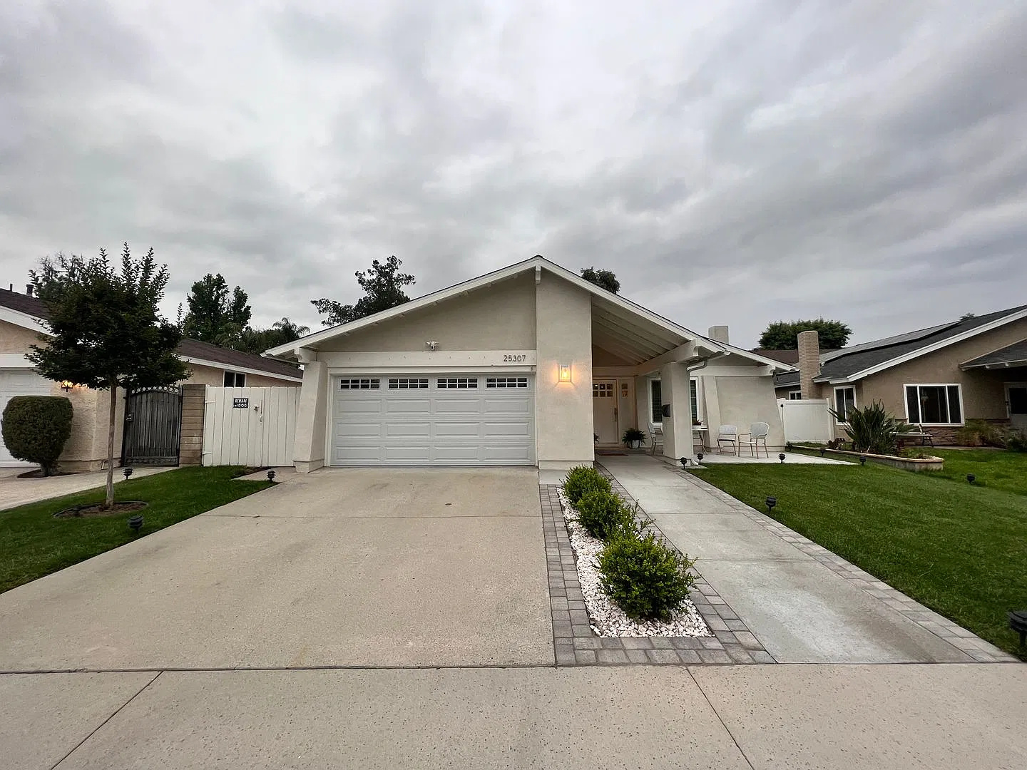 Coming Soon! Single Story 3 Bedroom Home For Rent In Valencia! — Photo 2